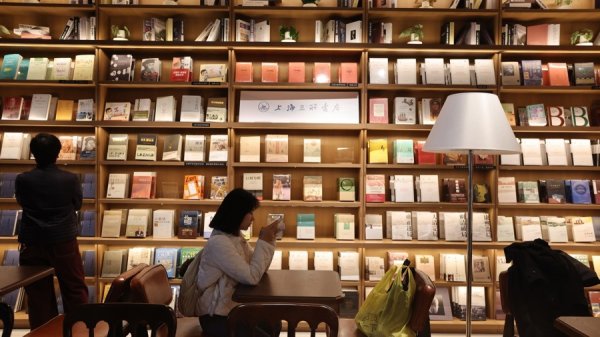 龙辉配资 上海三联书店落地湖北宜昌，“三峡明珠”再添文化地标